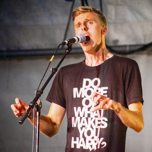 picture of tall thin man wearing a t-shirt: do more of what makes you harry
